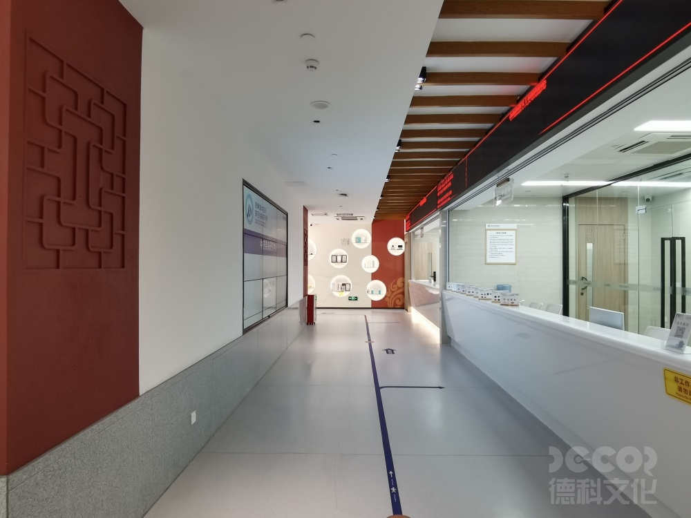 展館設計公司如何應對展館中的安全規范和風險管理？